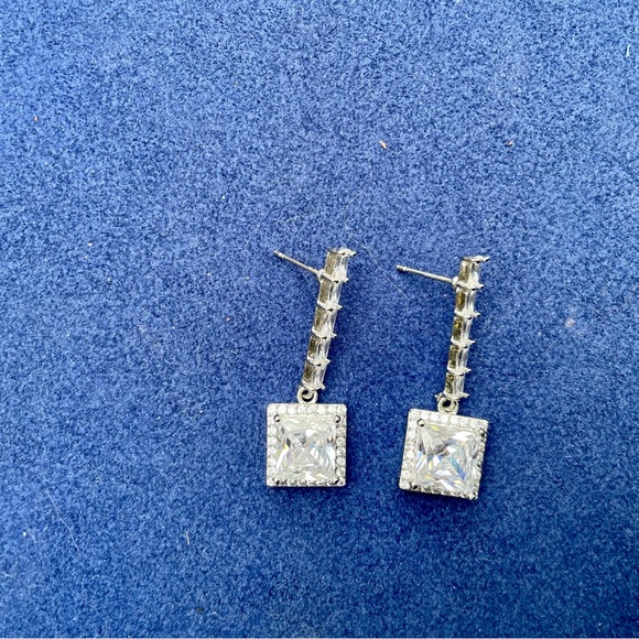 Beautiful Diamond simulate earrings - Picture 5 of 5